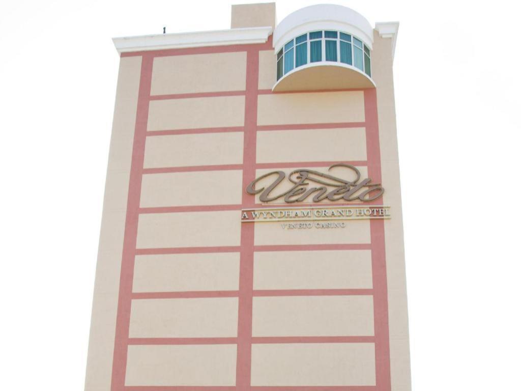 Veneto Hotel & Casino パナマ・シティー エクステリア 写真 The hotel's facade