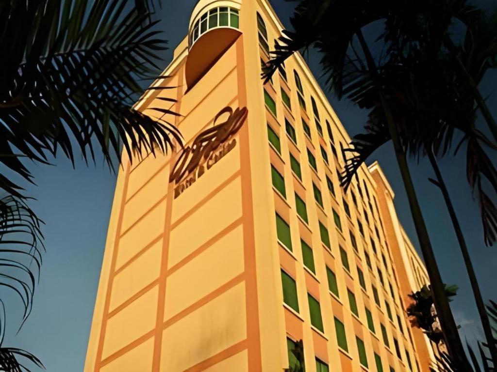 Veneto Hotel & Casino パナマ・シティー エクステリア 写真 The hotel at sunset